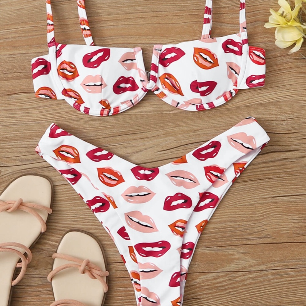Lip Bikini
